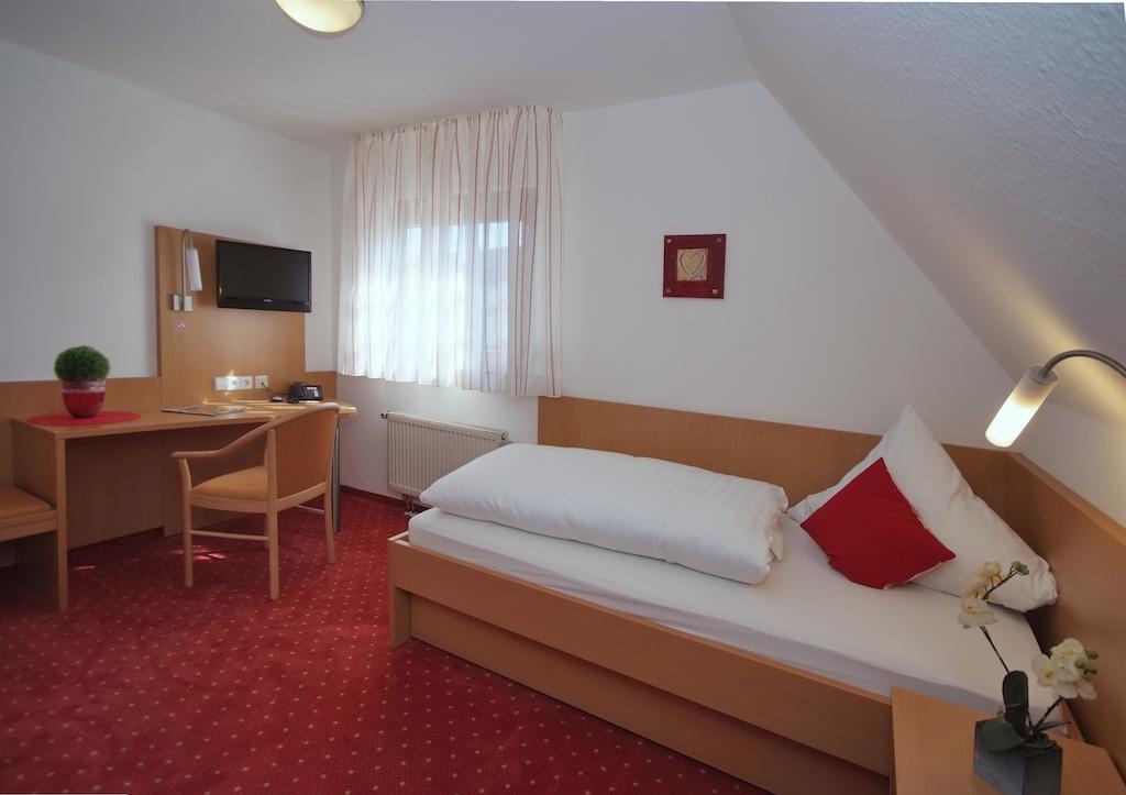 Loewen Hotel & Restaurant Вендлінген Номер фото